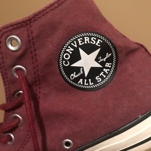 Women’s converse - maroon